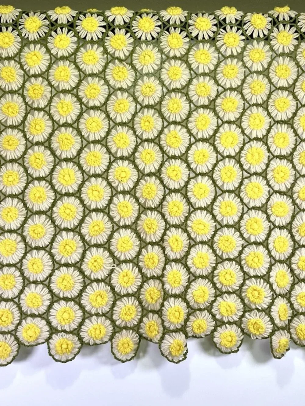 Vintage Handmade Daisy Crochet Afghan Blanket Floral Yellow Green Retro MCM